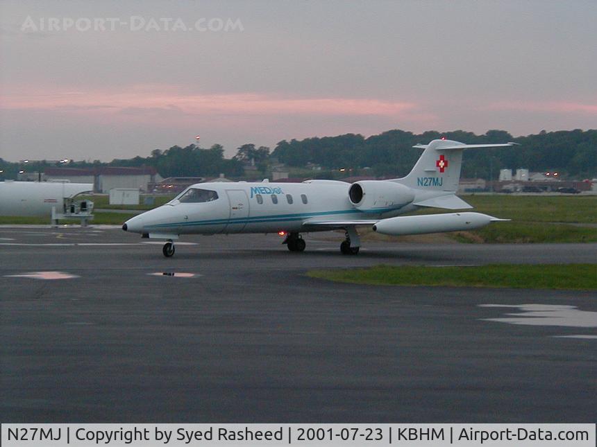 N27MJ, 1976 Gates Learjet 36A C/N 027, Taxing out from Medjet Ramp