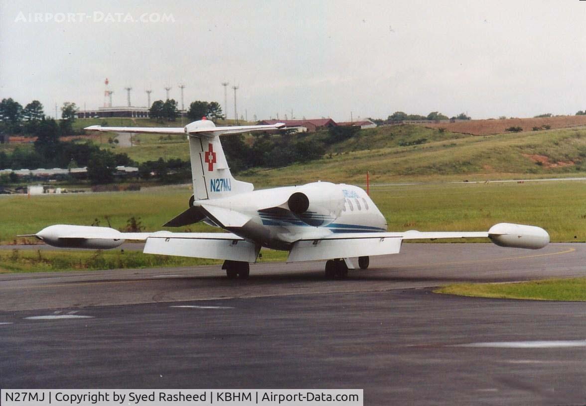 N27MJ, 1976 Gates Learjet 36A C/N 027, Taxing out from Medjet Ramp