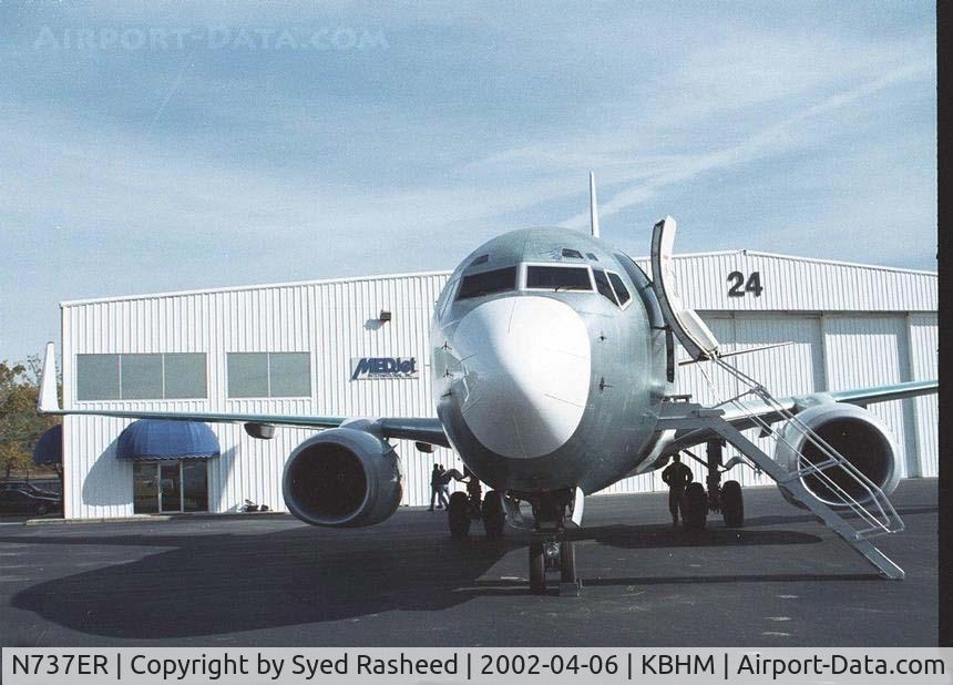 N737ER, 2000 Boeing 737-7CJ BBJ C/N 30754, N61MJ - Later Changed to N737ER outside Medjet Hanger