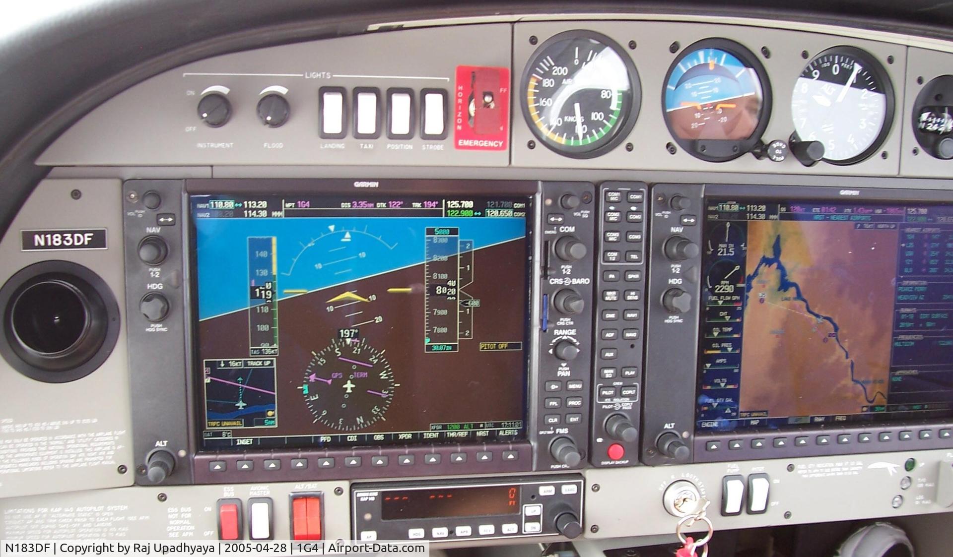 N183DF, 2004 Diamond DA-40 Diamond Star C/N 40.385, N183DF Panel in flight