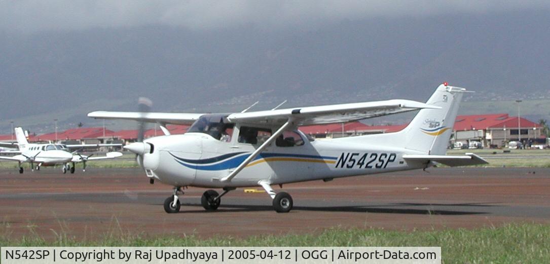 N542SP, 2000 Cessna 172S C/N 172S8397, N542SP at Maui
