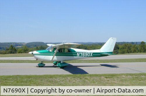 N7690X, 1960 Cessna 172B C/N 17248190, Early 