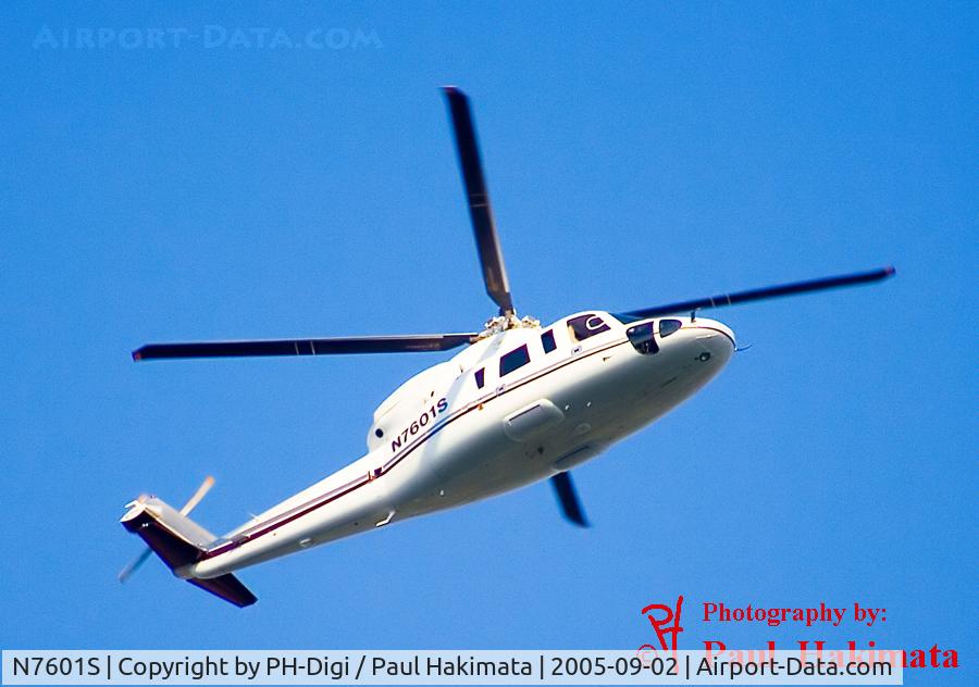 N7601S, 2005 Sikorsky S-76C C/N 760585, Checking out the stuck Roosevelt Island Tram