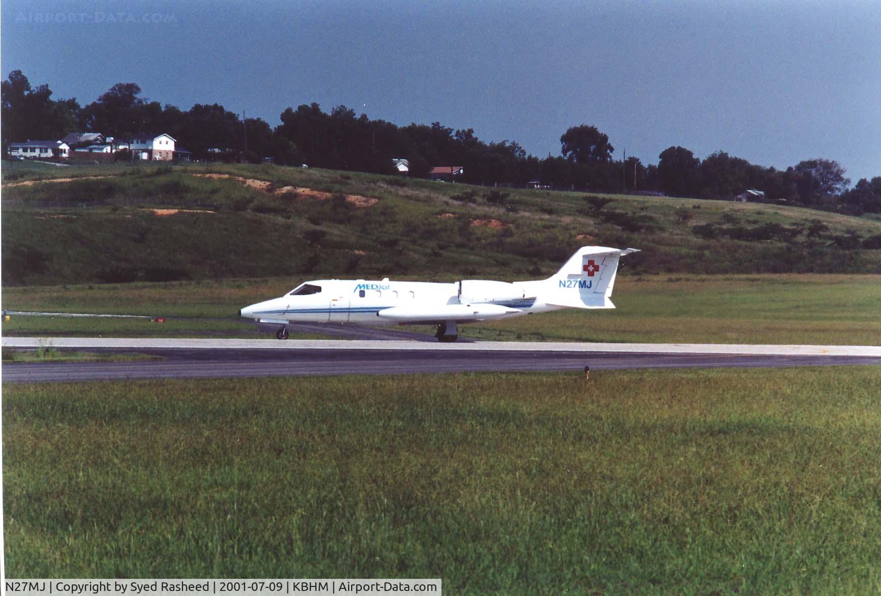 N27MJ, 1976 Gates Learjet 36A C/N 027, N27MJ DEPARTING KBHM