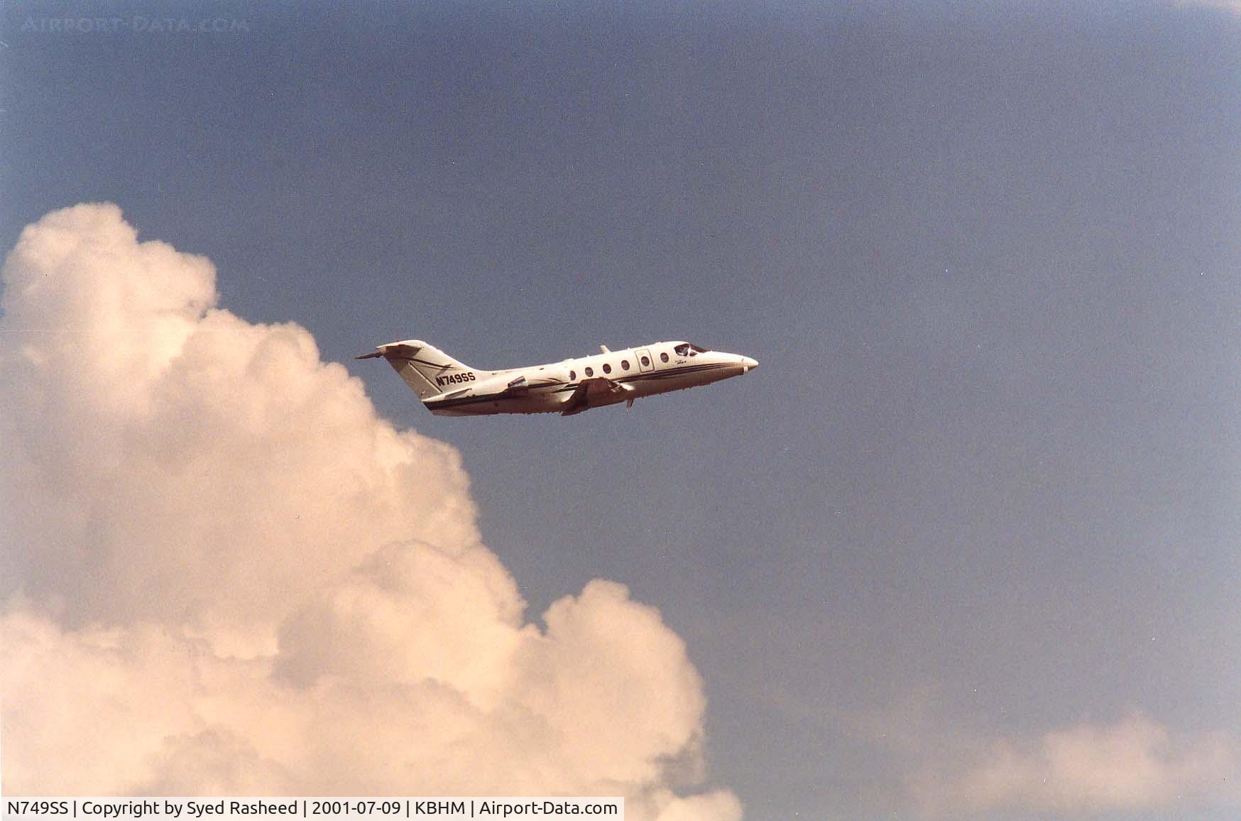 N749SS, Learjet 60 C/N 252, Beechjet N749SS departing KBHM