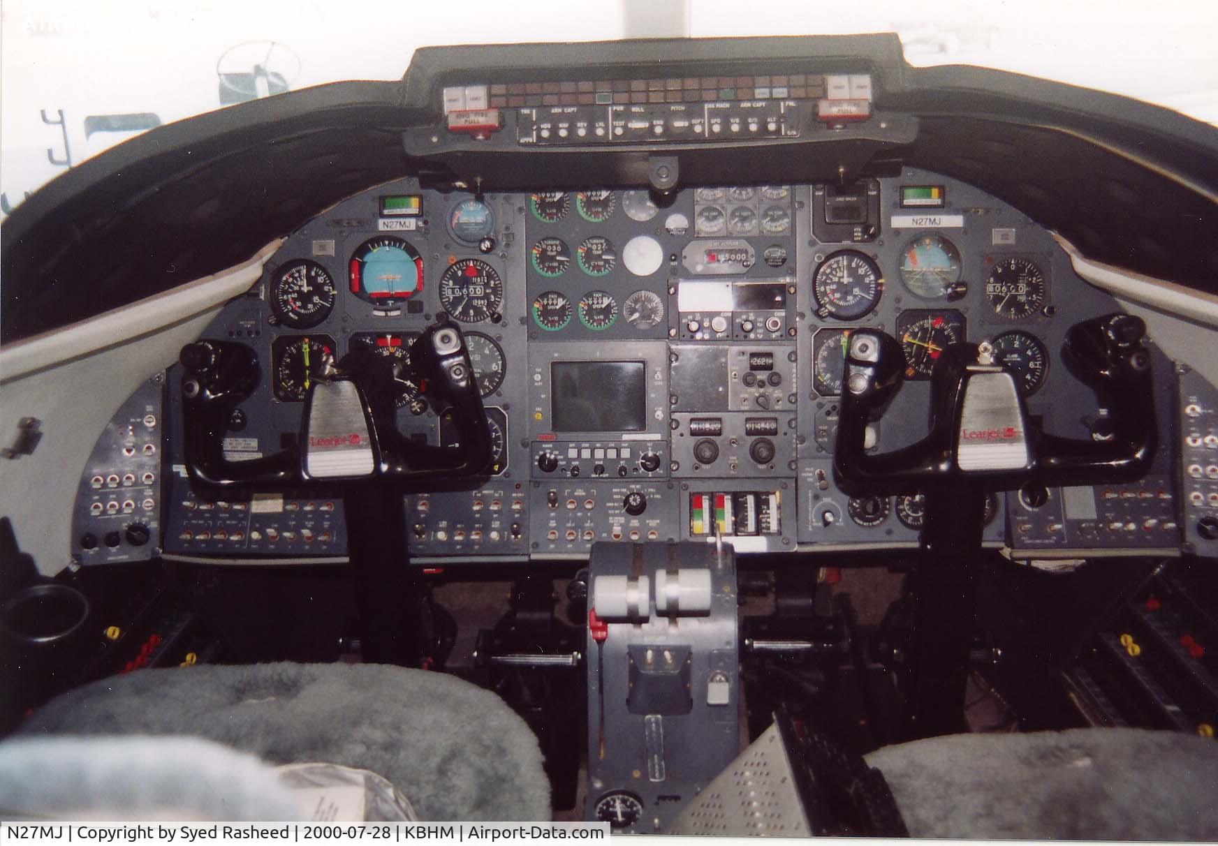 N27MJ, 1976 Gates Learjet 36A C/N 027, Medjet Air Ambulance LJ36RX - Front Office