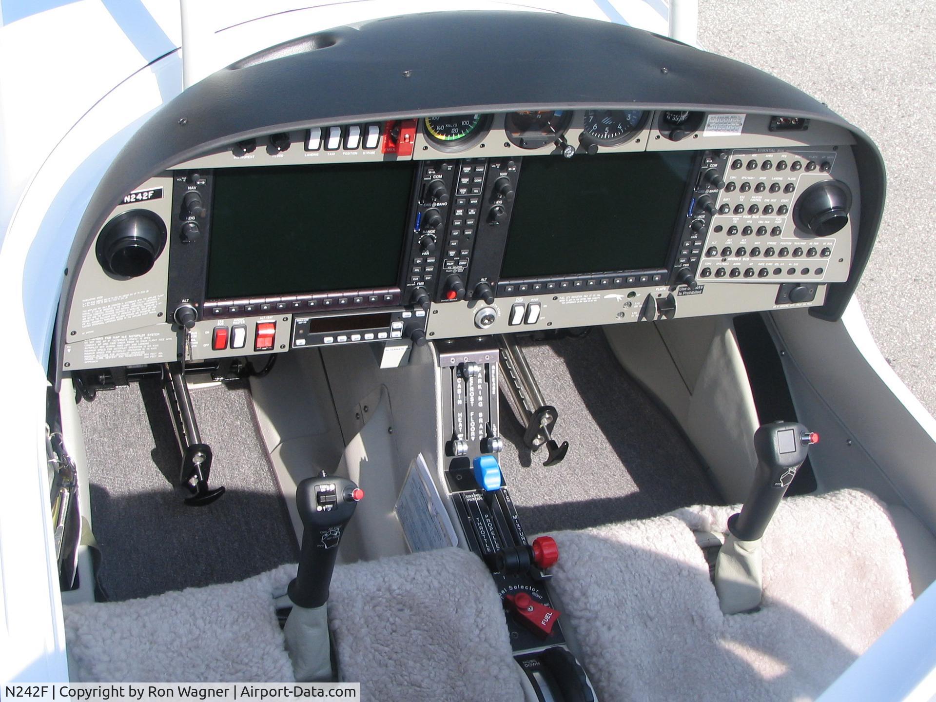 N242F, 2004 Diamond DA-40 Diamond Star C/N 40.404, Glass Cockpit