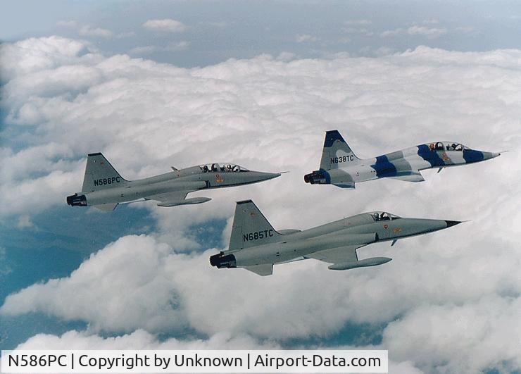 N586PC, 1966 Northrop F-5B Freedom Fighter C/N 9066, In flight with N685TC(F-5A), N638TC (T-38A)