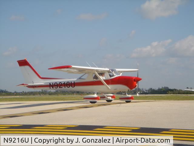 N9216U, 1976 Cessna 150M C/N 15078166, N9216U, South Florida