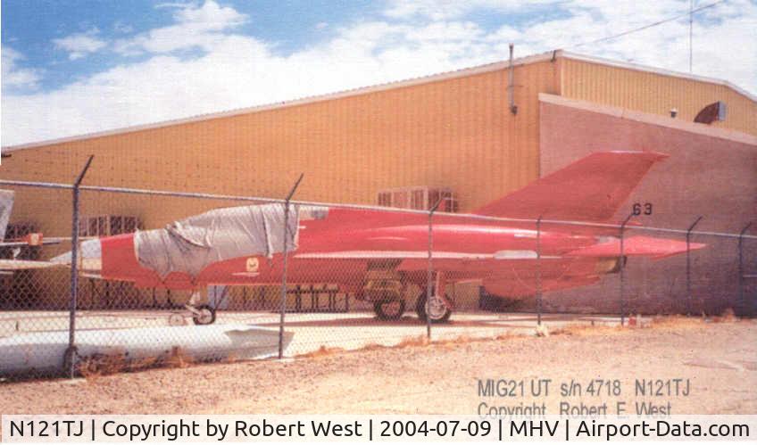 N121TJ, 1967 Mikoyan-Gurevich MIG-21U -600 C/N 4718, At Mojave, California 2004