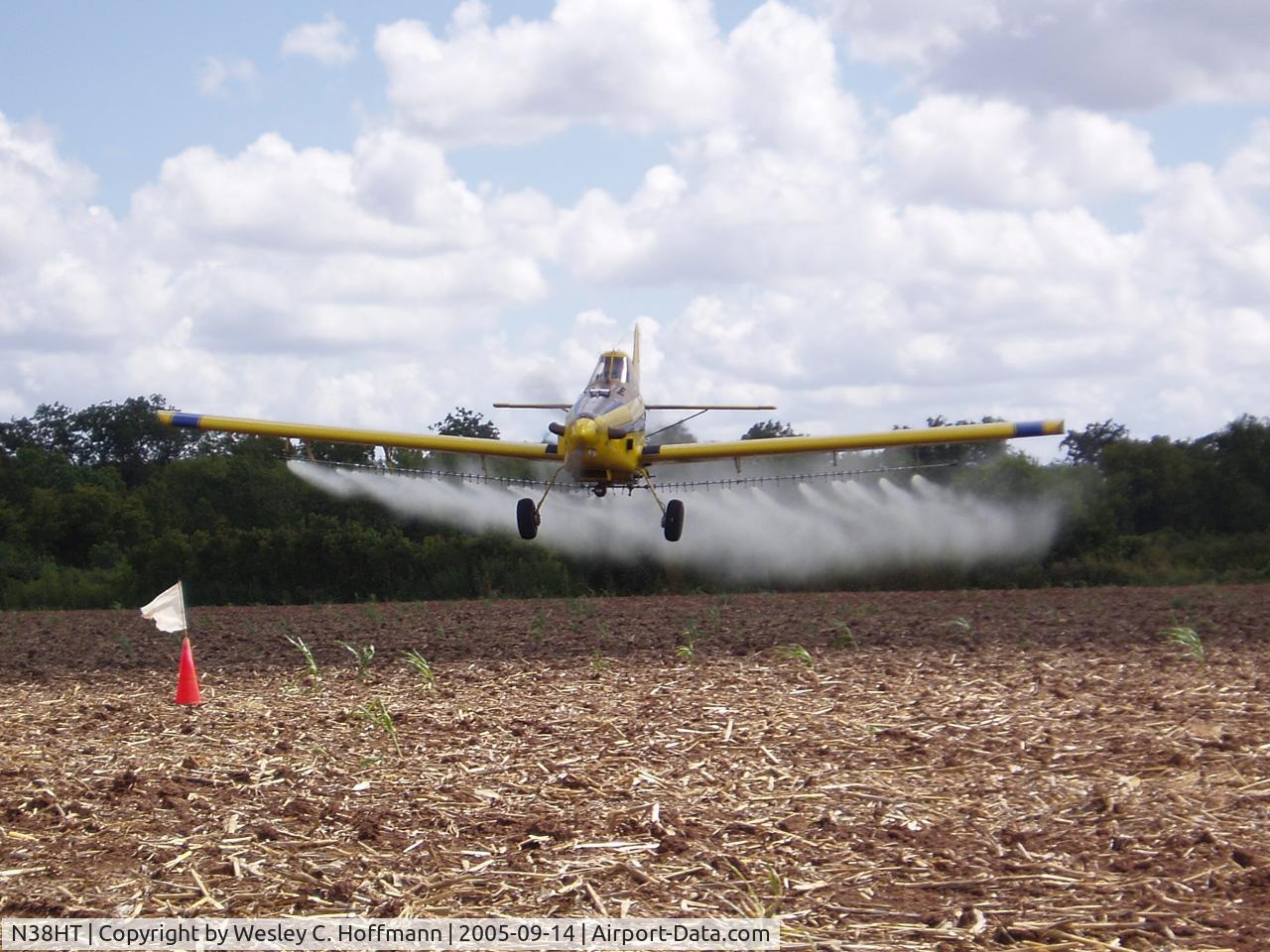 N38HT, Air Tractor Inc AT-402B C/N 402B-1011, Lee Denham at the controls of Air Tractor N38HT, College