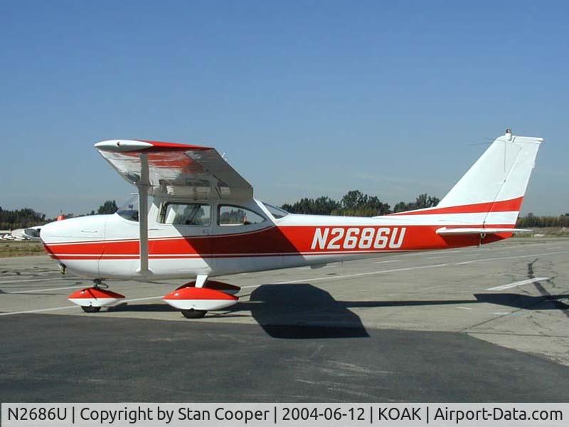 N2686U, 1963 Cessna 172D C/N 17250286, Cessna 172D N2686U on ramp