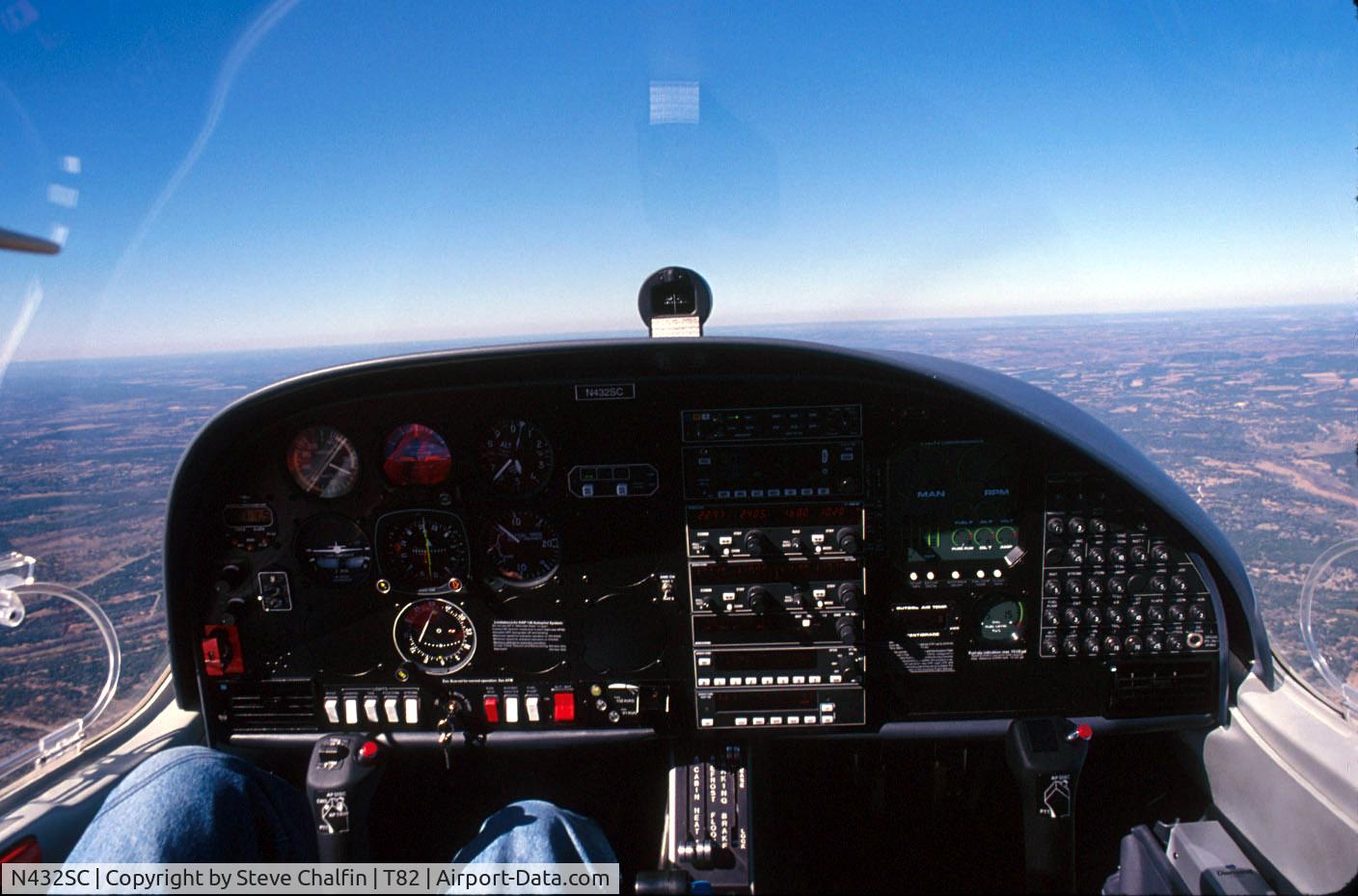 N432SC, 2001 Diamond DA-40 Diamond Star C/N 40049, In flight near Fredericksburg, TX