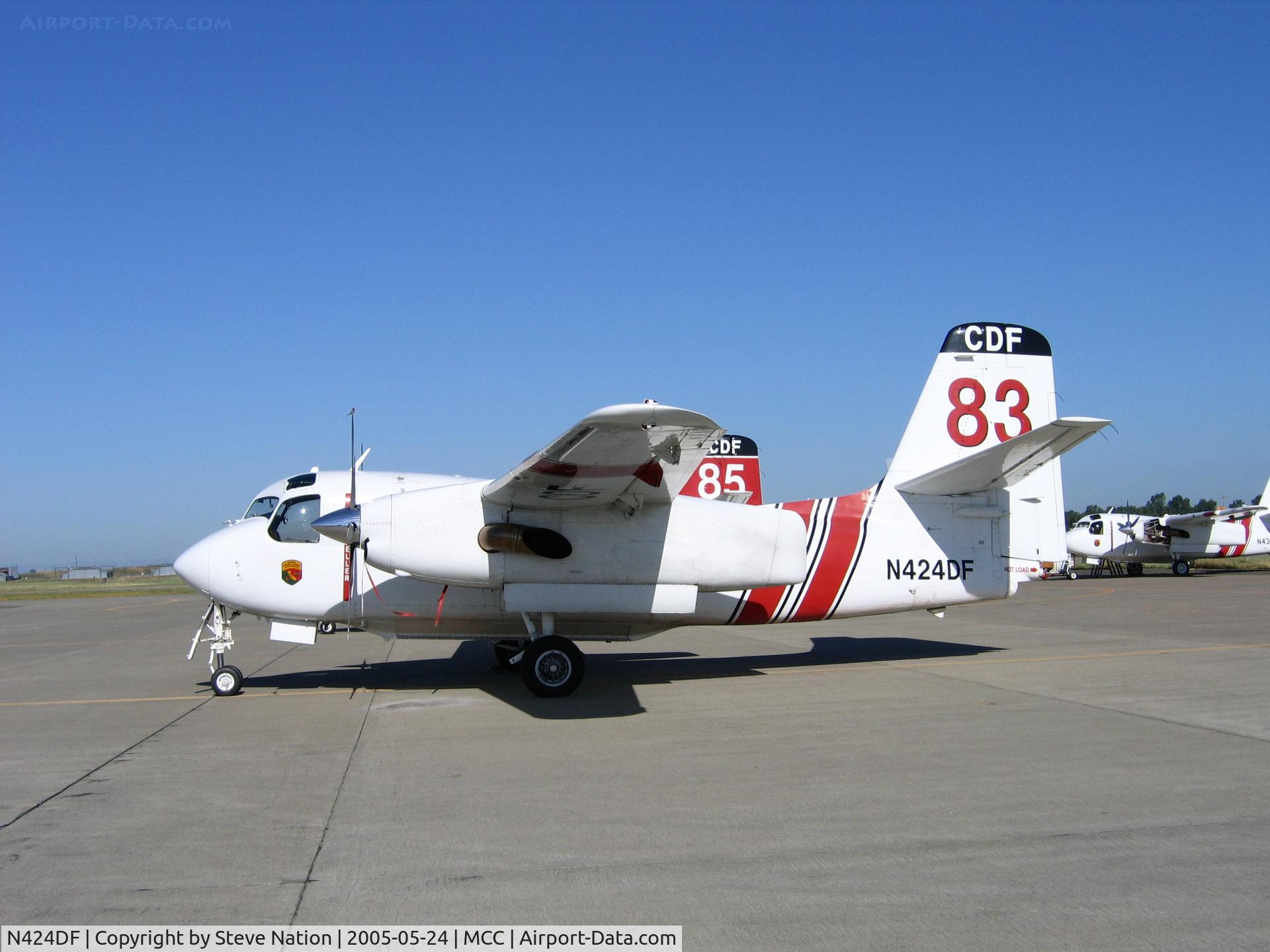 N424DF, 2001 Marsh Aviation S-2F3AT C/N 152820, CDF S-2T #83 on CDF ramp at McClellan AFB, CA (black fin/white tail)