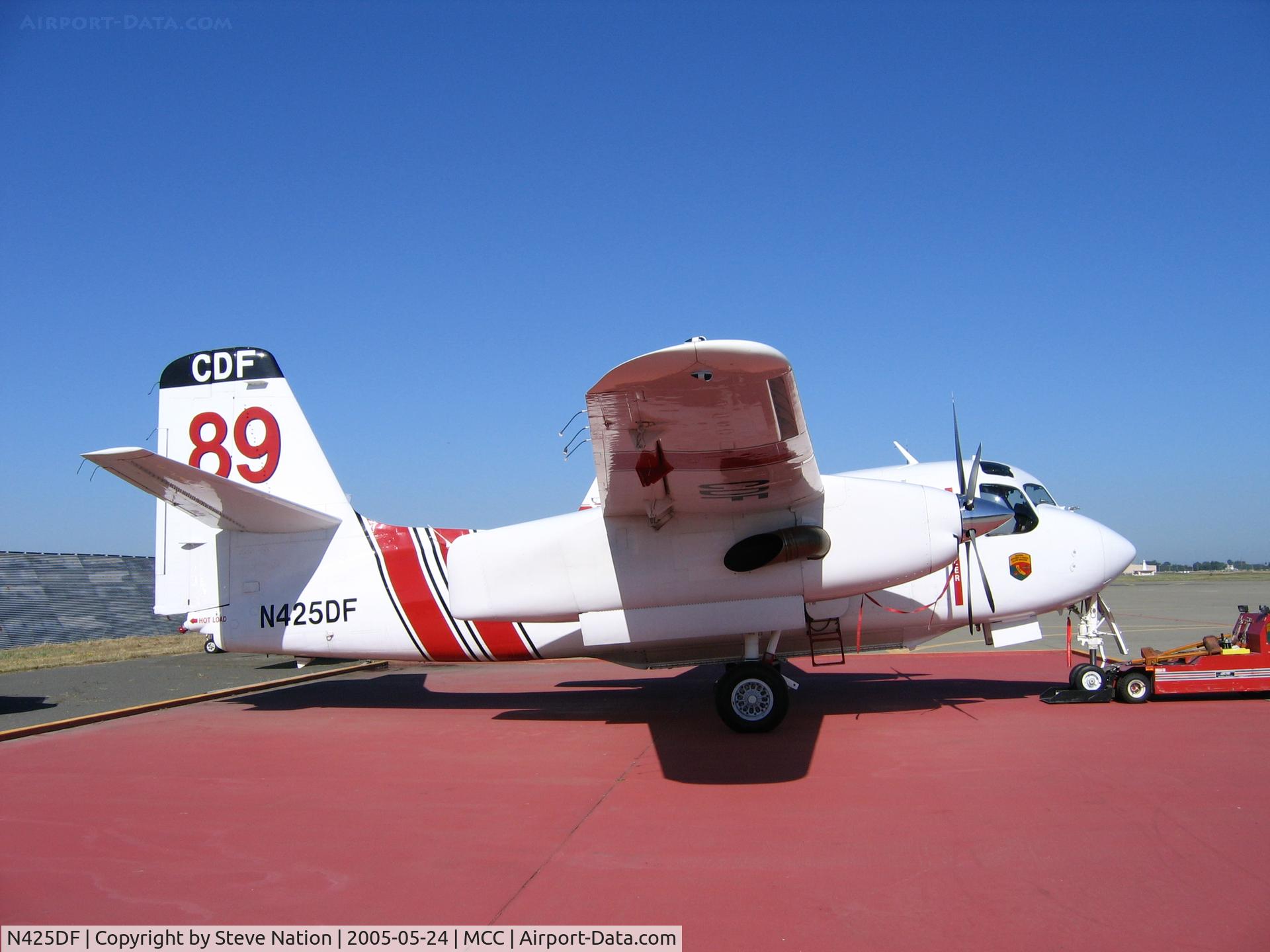 N425DF, 1999 Marsh Aviation S-2F3AT C/N 152825, CDF S-2T #89 on CDF ramp at McClellan AFB, CA (black fin/white tail)
