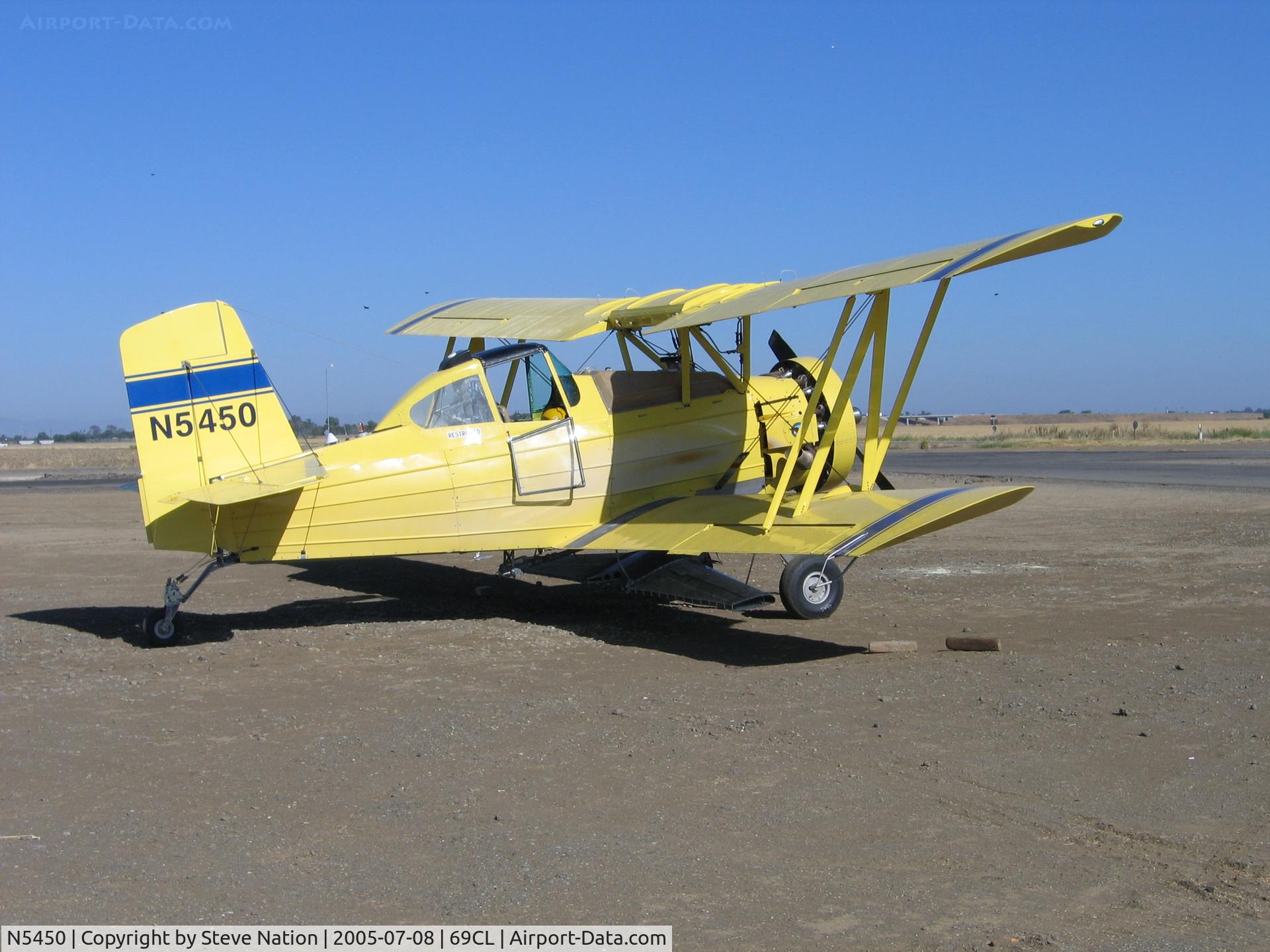 N5450, 1973 Grumman-Schweizer G-164A C/N 1160, Grower's Air Service 1973 Grumman-Schweizer G-164A during rice seeding at airstrip SE of Woodland, CA