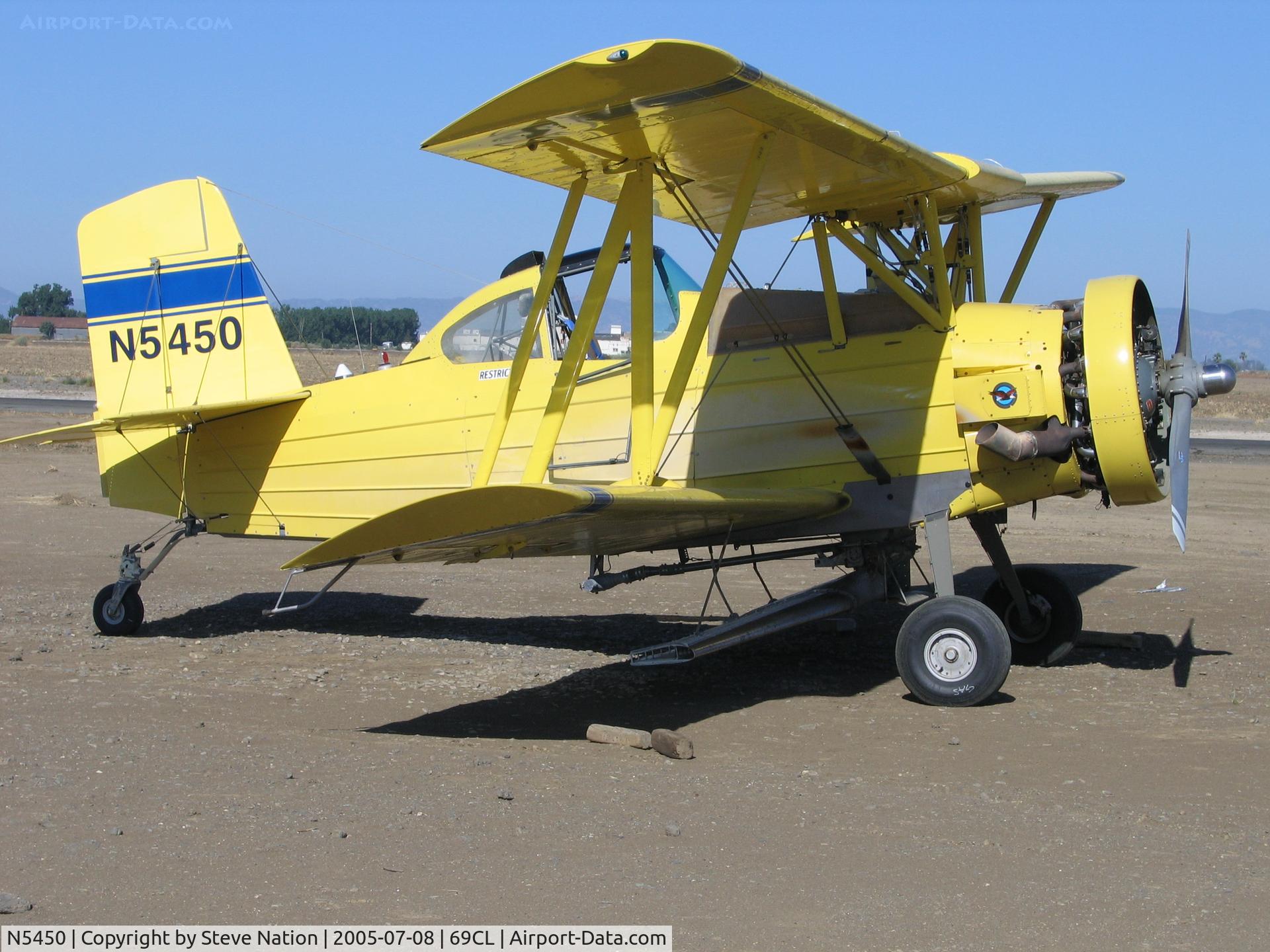 N5450, 1973 Grumman-Schweizer G-164A C/N 1160, Grower's Air Service 1973 Grumman-Scheizer G-164A rigged for rice seeding at airstrip SE of Woodland, CA Shot #2