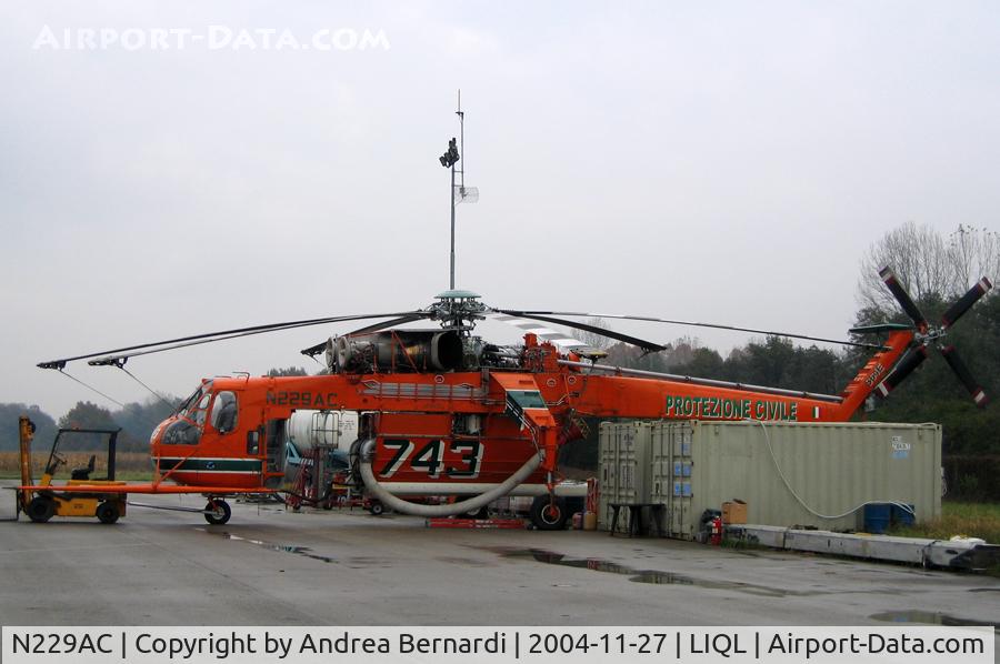 N229AC, 2001 Erickson S64E Skycrane C/N 64018, Based at Lucca Tassignano Airport and used for fire fighting around Italy