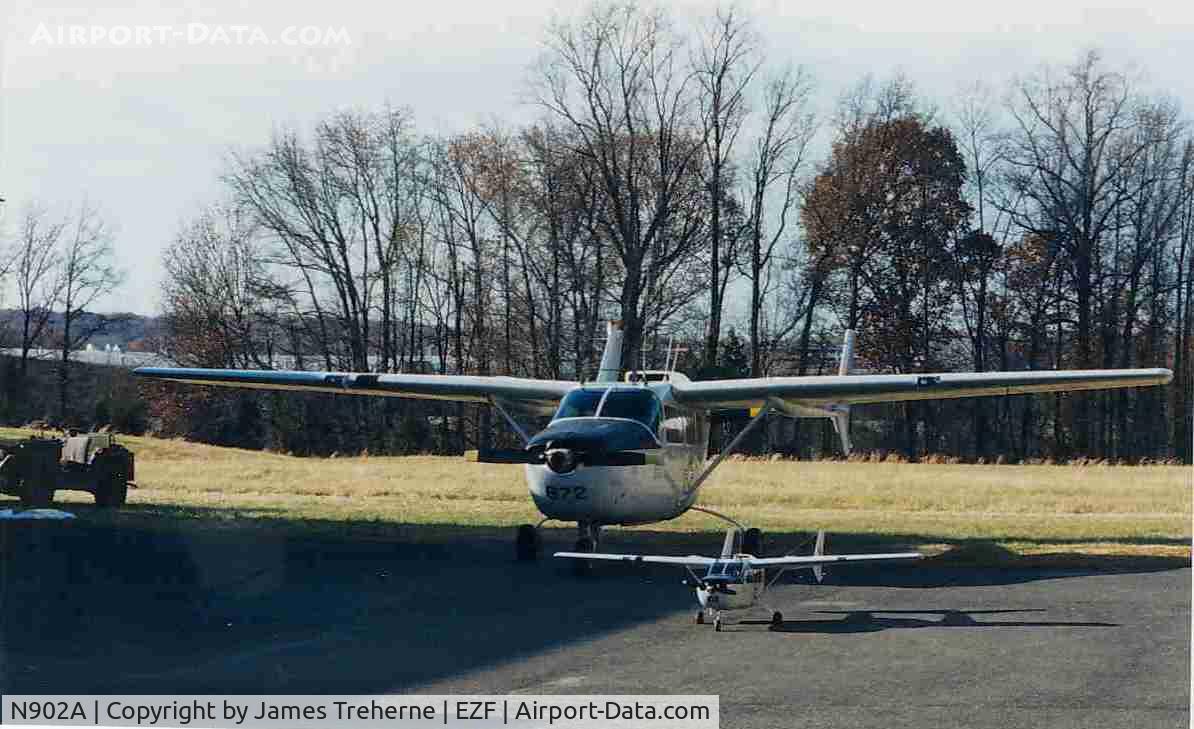 N902A, 1968 Cessna O-2A Super Skymaster C/N 337M-0161, 68-6872 with quarter scale RC model by Bill Schultze