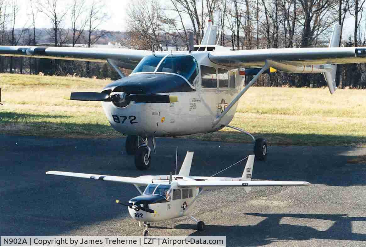 N902A, 1968 Cessna O-2A Super Skymaster C/N 337M-0161, 68-6872 with quarter scale RC model by Bill Schultze