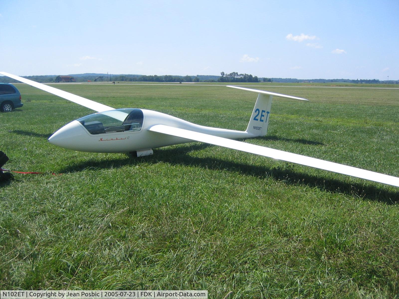 N102ET, 1979 Schempp-Hirth MINI-NIMBUS C C/N 120, N102ET ready to be towed to the flight line
