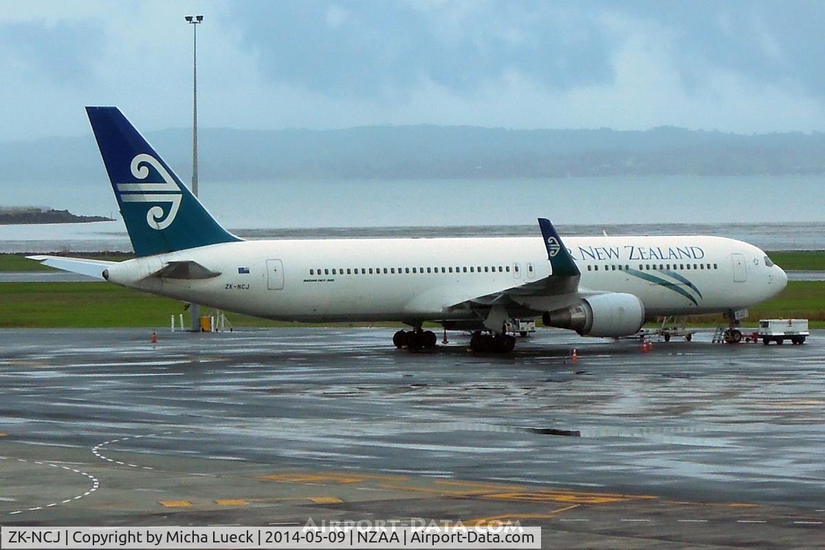 ZK-NCJ, 1995 Boeing 767-319/ER C/N 26915, At Auckland