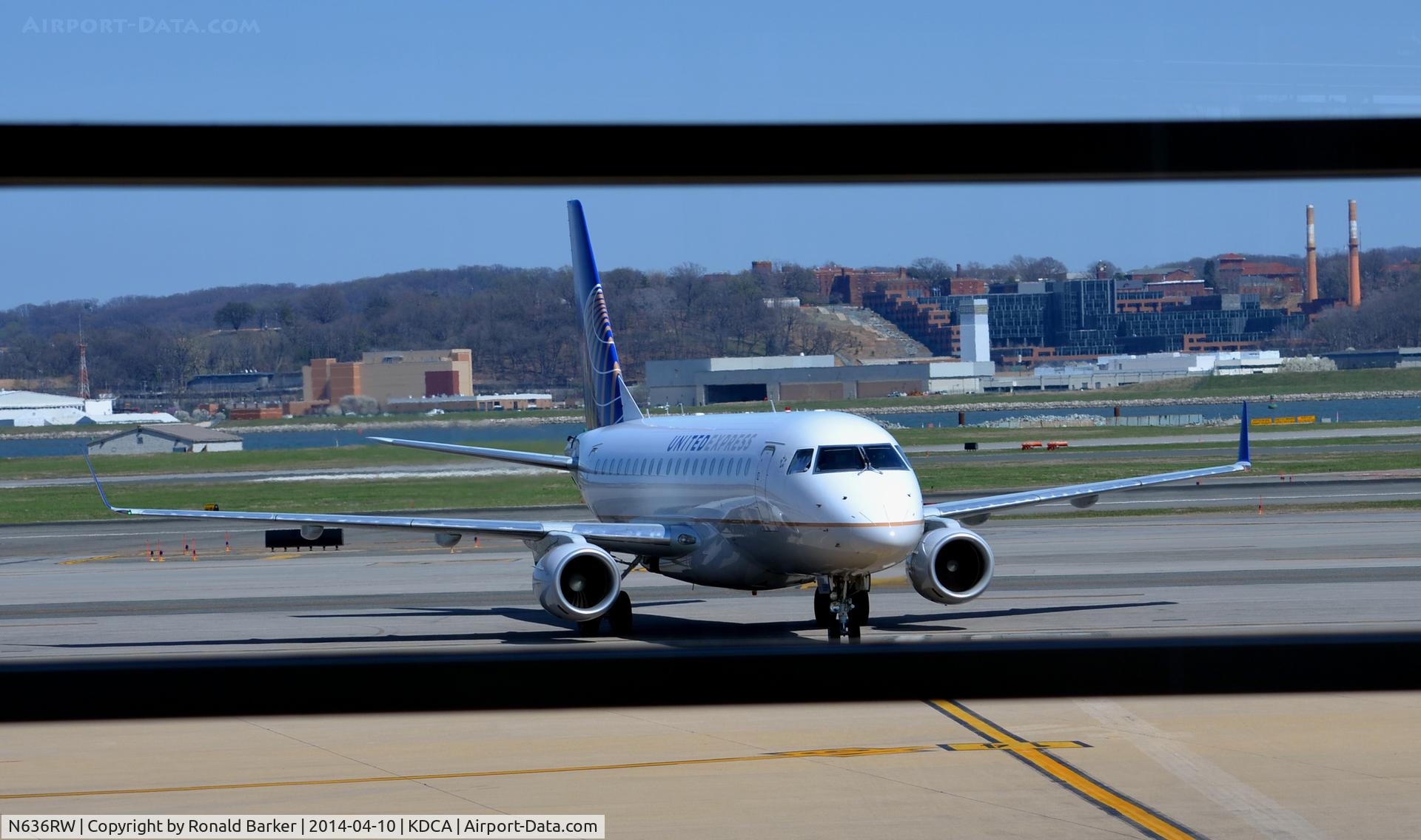 N636RW, 2004 Embraer 170SE (ERJ-170-100SE) C/N 17000052, Taxi National