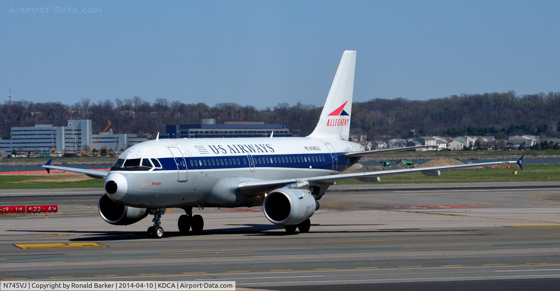 N745VJ, 2000 Airbus A319-112 C/N 1289, Taxi to park National