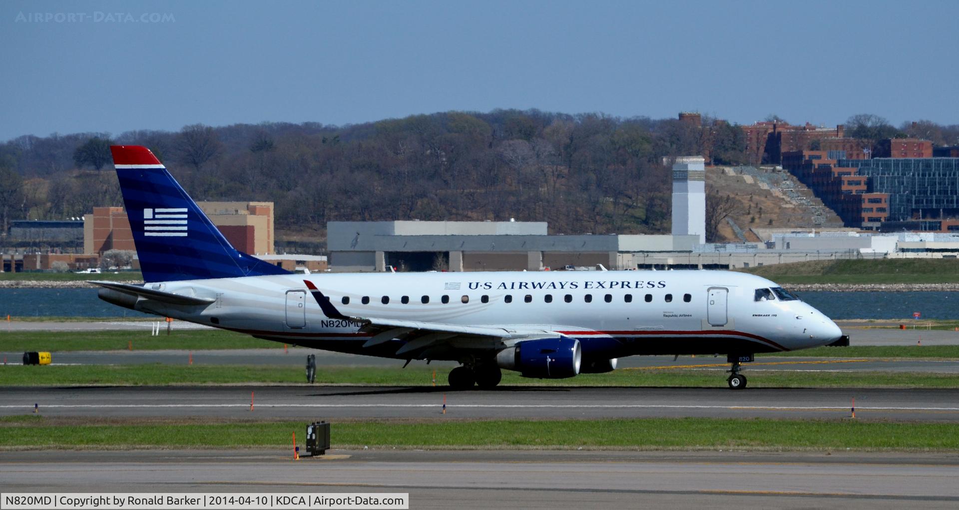 N820MD, 2004 Embraer 170SU (ERJ-170-100SU) C/N 17000041, Landing National
