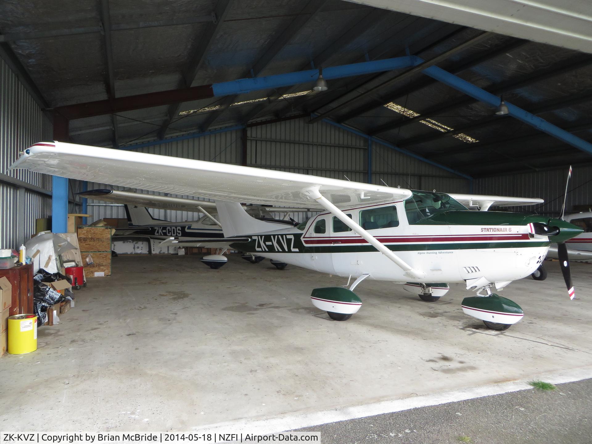 ZK-KVZ, Cessna U206G Stationair C/N U20606144, Cessna U206G. ZK-KVZ cn U20606144. Feilding Aerodrome (ICAO NZFI). Image © Brian McBride. 18 May 2014