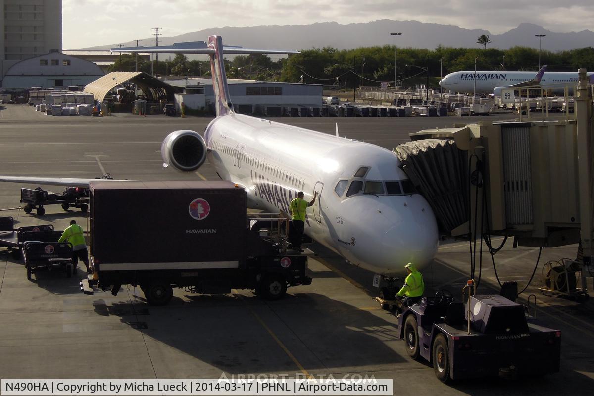 N490HA, 2000 Boeing 717-200 C/N 55151, At Honolulu