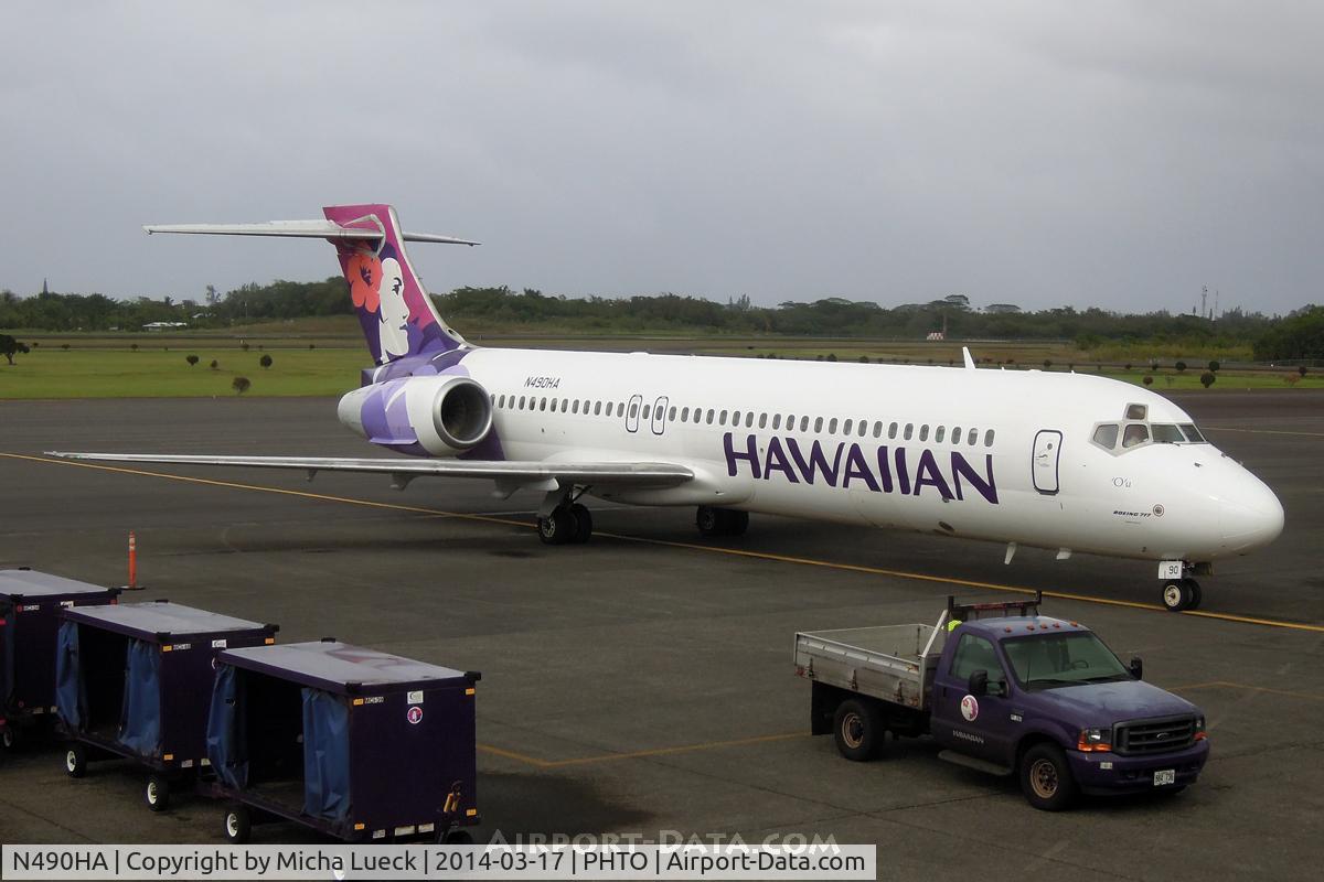 N490HA, 2000 Boeing 717-200 C/N 55151, At Hilo