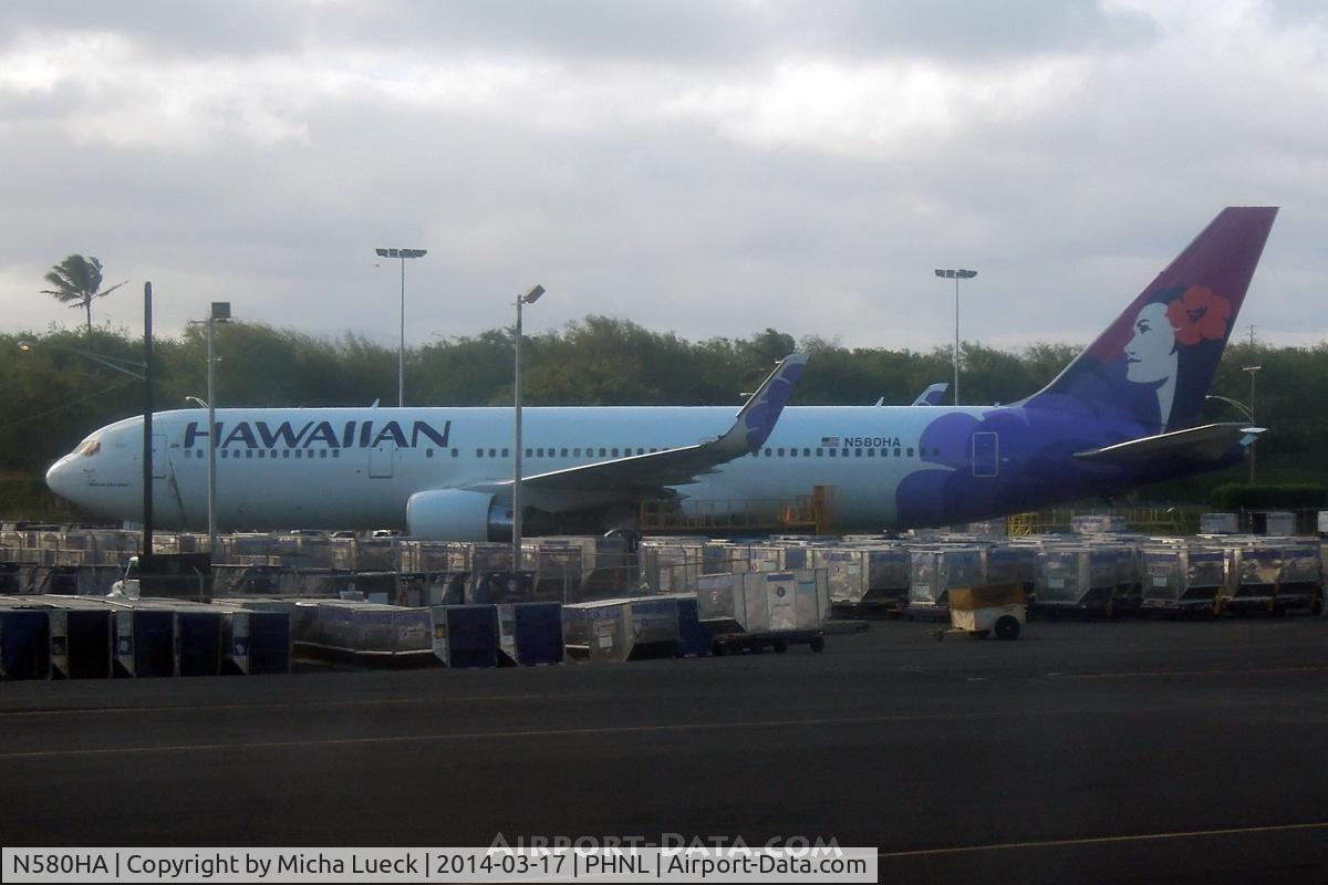 N580HA, 2001 Boeing 767-33A C/N 28140, At Honolulu