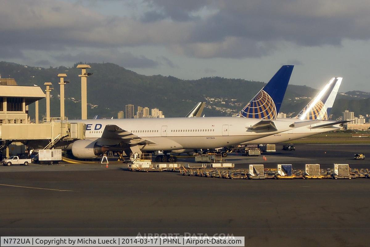 N772UA, 1995 Boeing 777-222 C/N 26930, At Honolulu