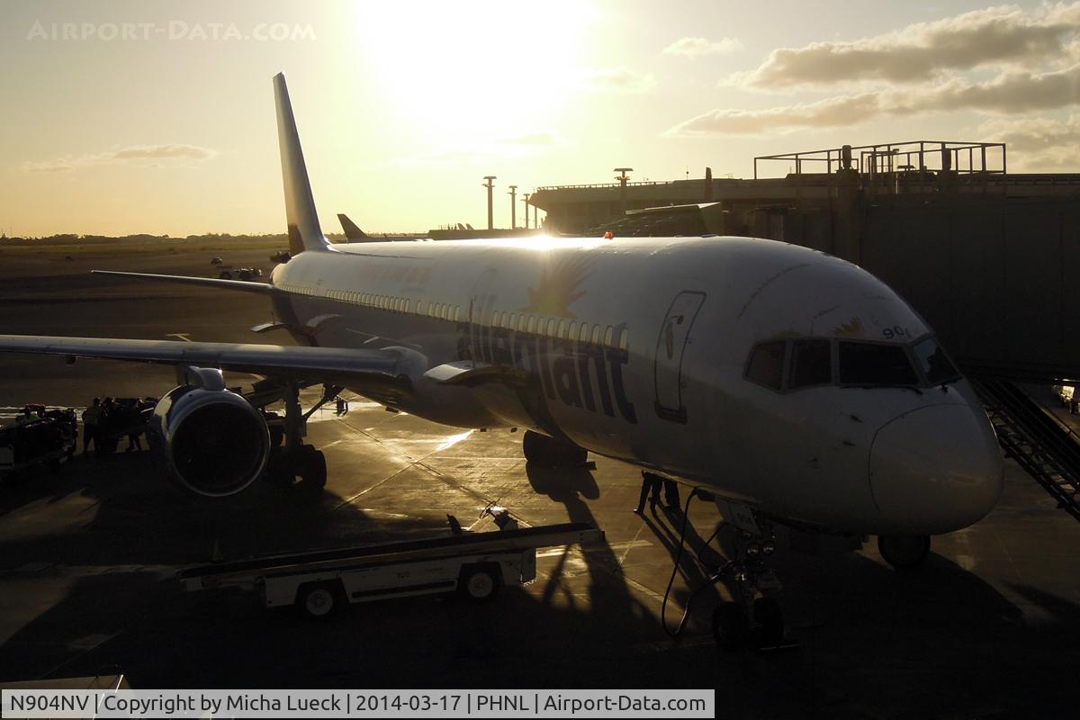 N904NV, 1993 Boeing 757-204 C/N 26967, At Honolulu