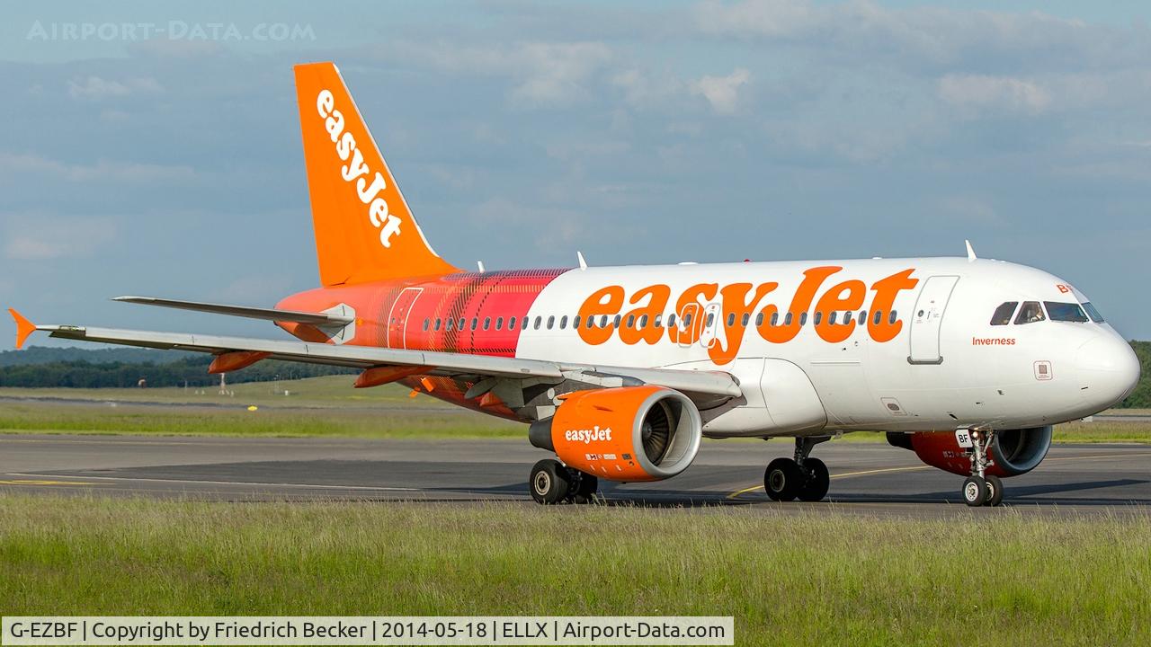 G-EZBF, 2006 Airbus A319-111 C/N 2923, taxying to the active at Luxembourg