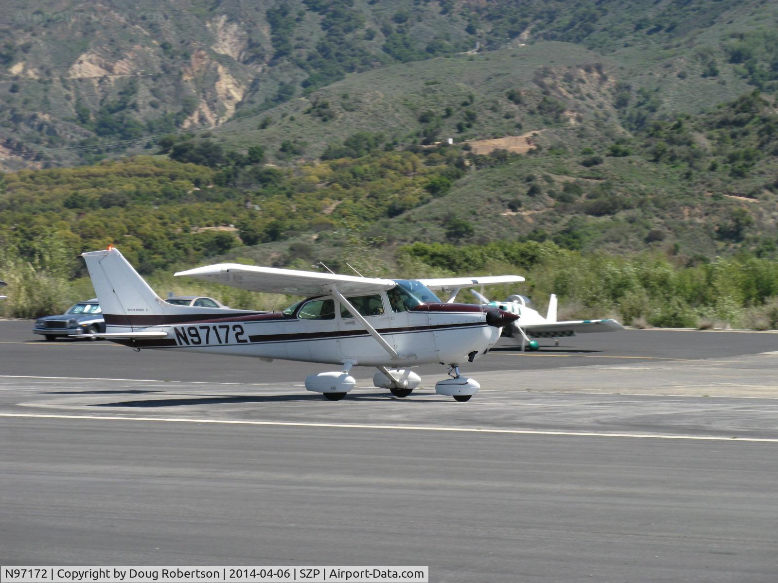 N97172, 1984 Cessna 172P C/N 17276162, 1984 Cessna 172P SKYHAWK II, Lycoming O-320-D2J 160 Hp, takeoff roll Rwy 22