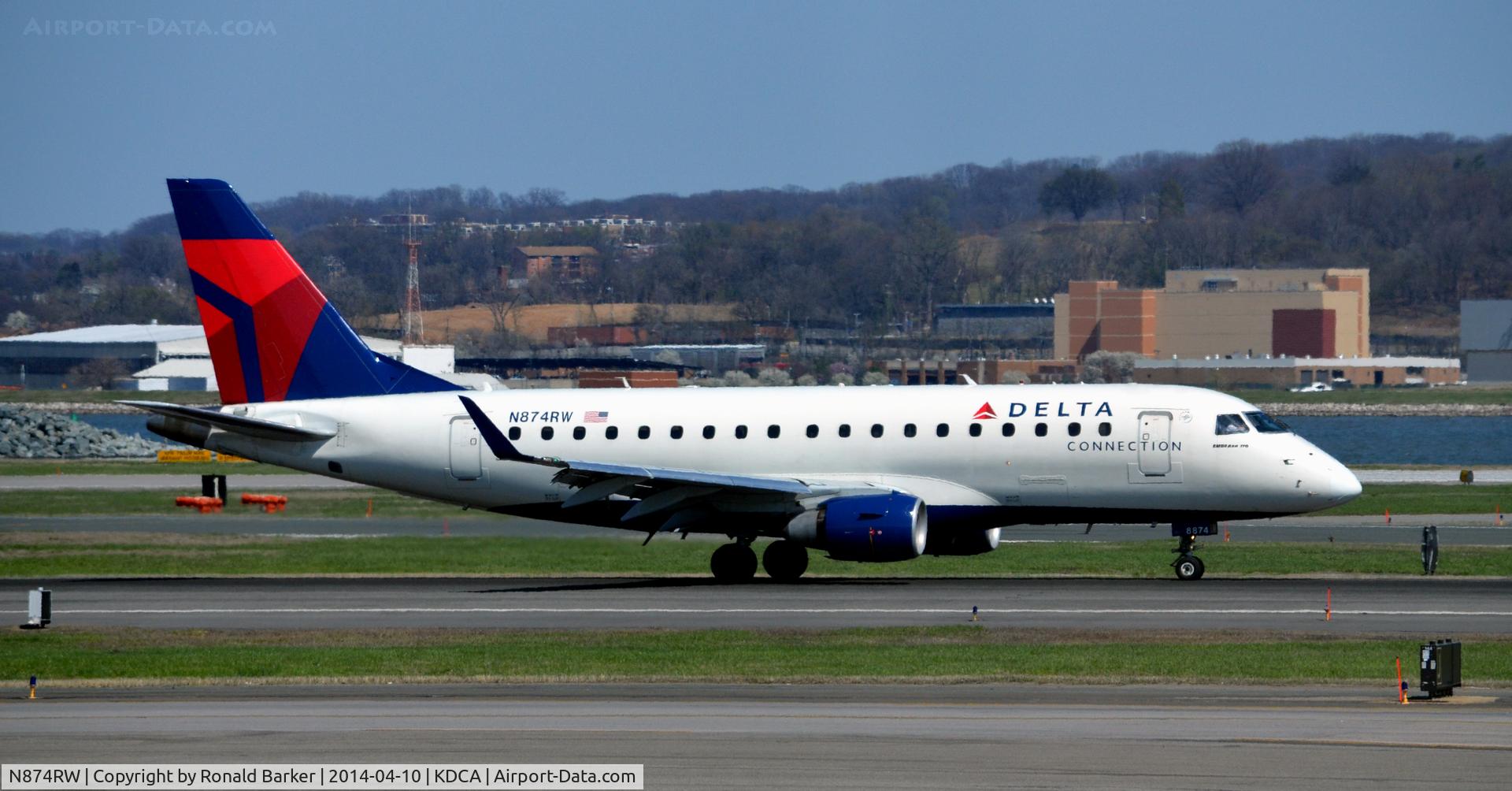 N874RW, 2006 Embraer 170SE (ERJ-170-100SE) C/N 17000148, Landing National