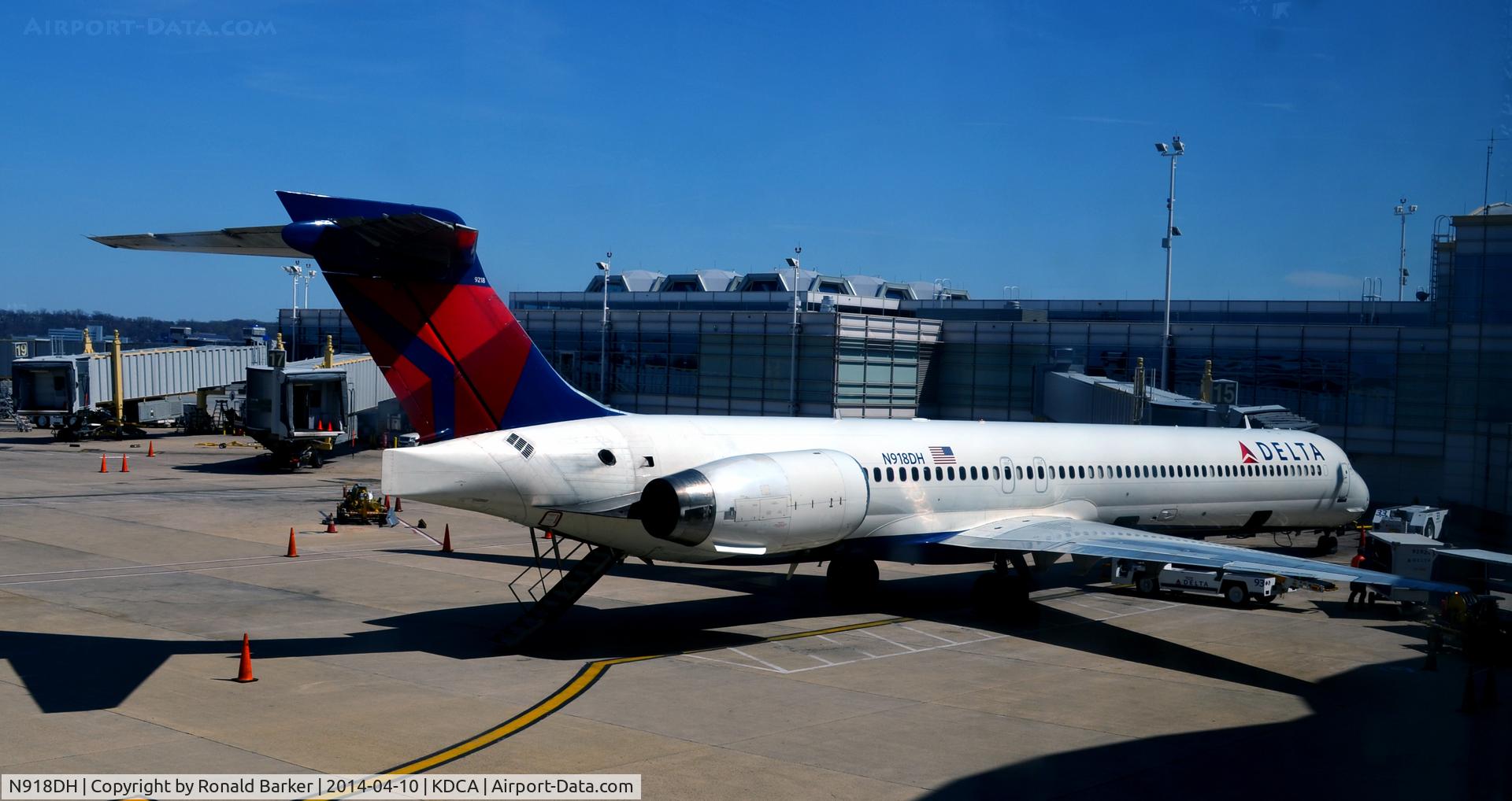 N918DH, McDonnell Douglas MD-90-30 C/N 53553, Gate 15 National