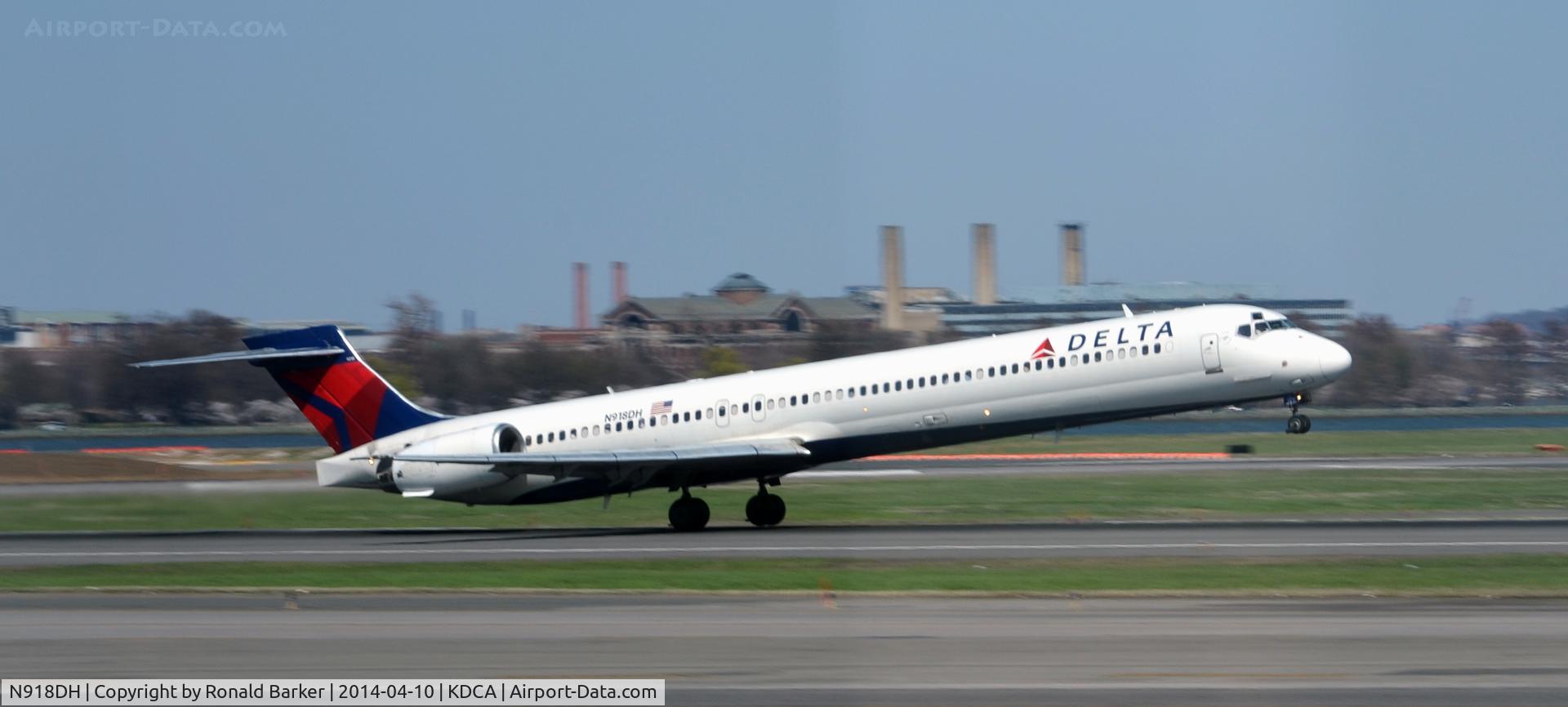 N918DH, McDonnell Douglas MD-90-30 C/N 53553, Takeoff National