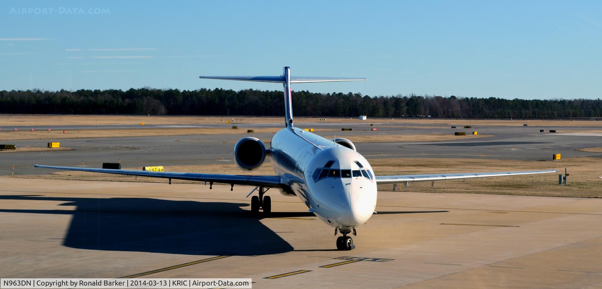 N963DN, 1998 McDonnell Douglas MD-90-30 C/N 53533, Taxi to park Richmond