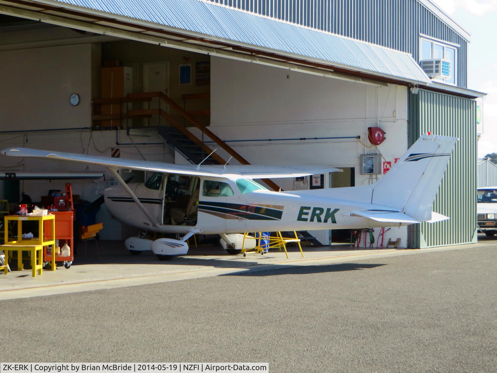 ZK-ERK, Cessna 172N C/N 17270697, Cessna 172N Skyhawk. ZK-ERK cn 17270697. Feilding Aerodrome (ICAO NZFI). Image © Brian McBride. 19 May 2014