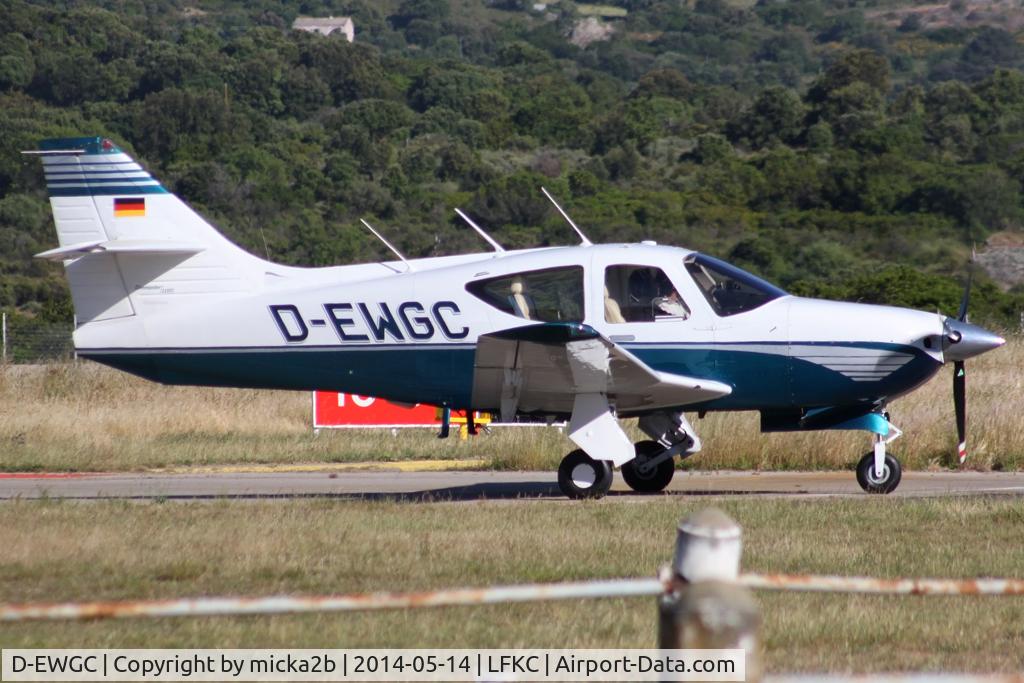 D-EWGC, 2000 Rockwell Commander 115TC C/N 20032, Taxiing