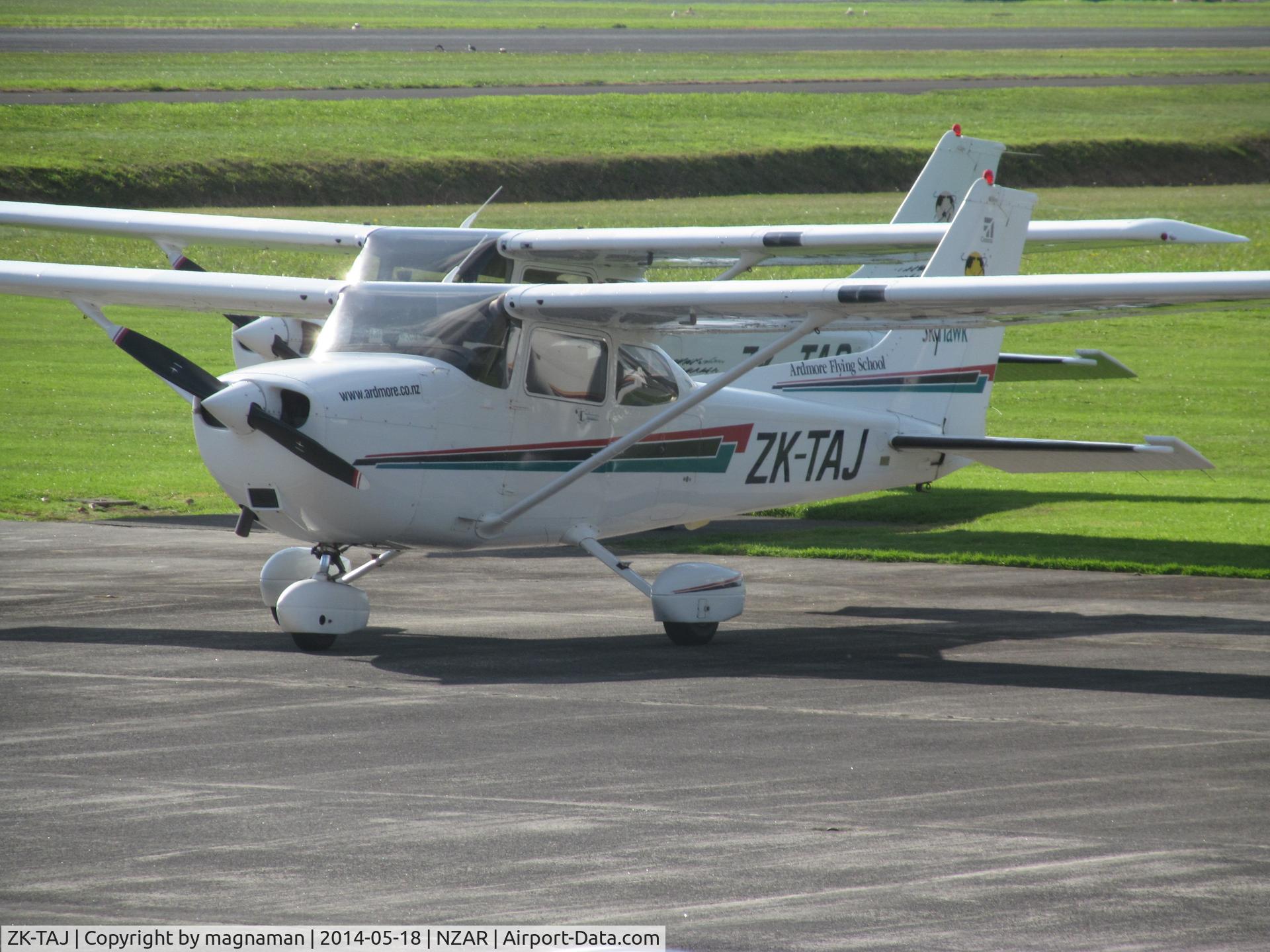 ZK-TAJ, 2001 Cessna 172R C/N 17281011, Ardmore based flying club Cessna.