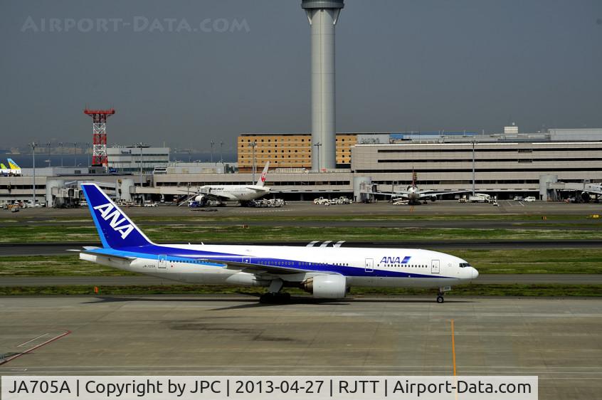 JA705A, 1998 Boeing 777-281 C/N 29029, B772 Taxi at Haneda