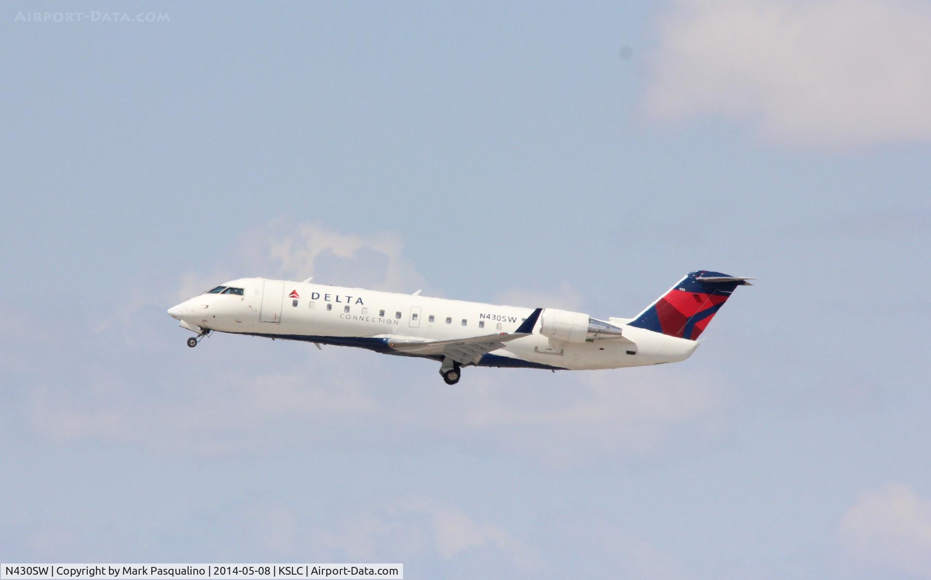 N430SW, 2001 Bombardier CRJ-200LR (CL-600-2B19) C/N 7523, CL-600-2B19