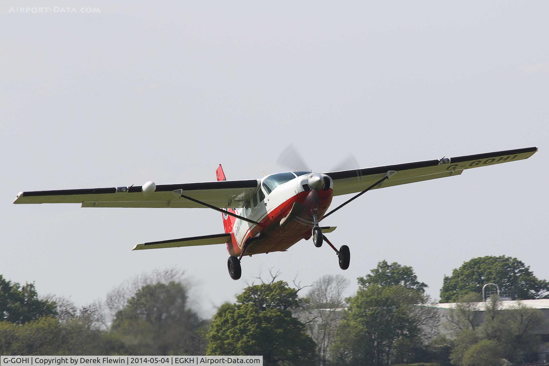 G-GOHI, 1985 Cessna 208 Caravan I C/N 20800040, Headcorn Parachute Club aircraft seen departing runway 10 at EGKH following a hot reload.