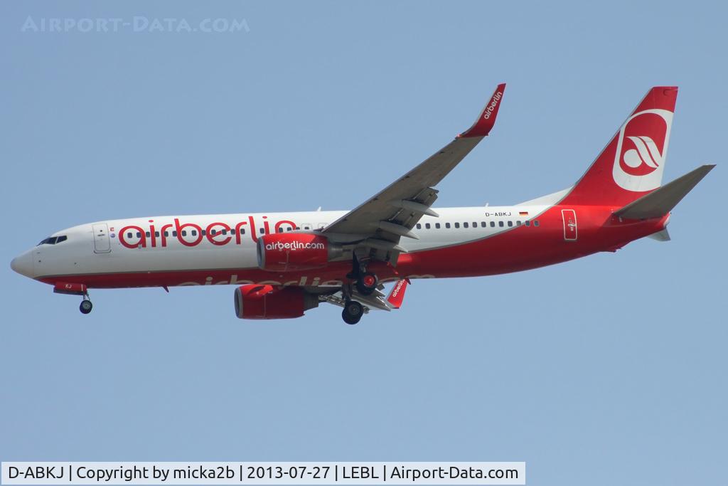 D-ABKJ, 2010 Boeing 737-86J C/N 37749, Landing