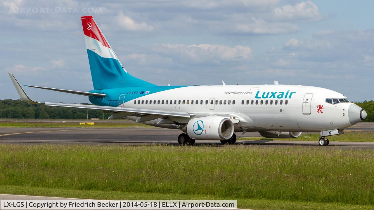 LX-LGS, 2005 Boeing 737-7C9 C/N 33956, taxying to the active