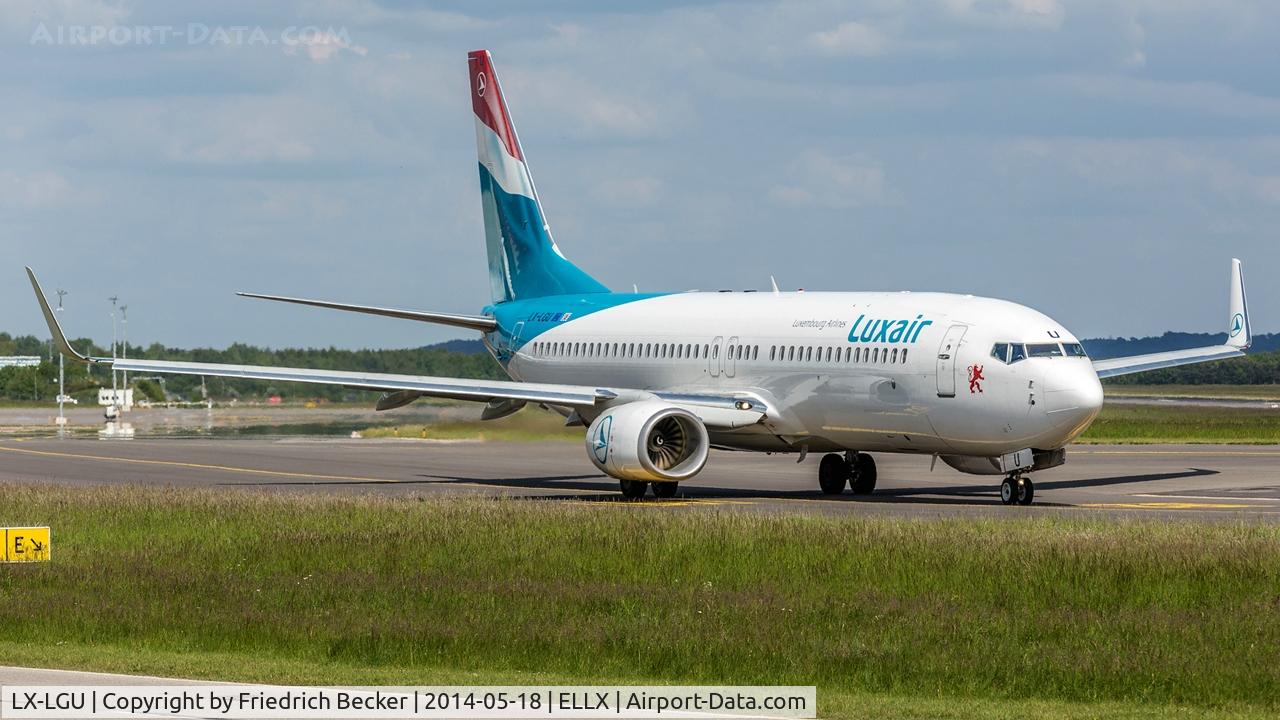 LX-LGU, 2012 Boeing 737-8C9 C/N 41047, taxying to the active